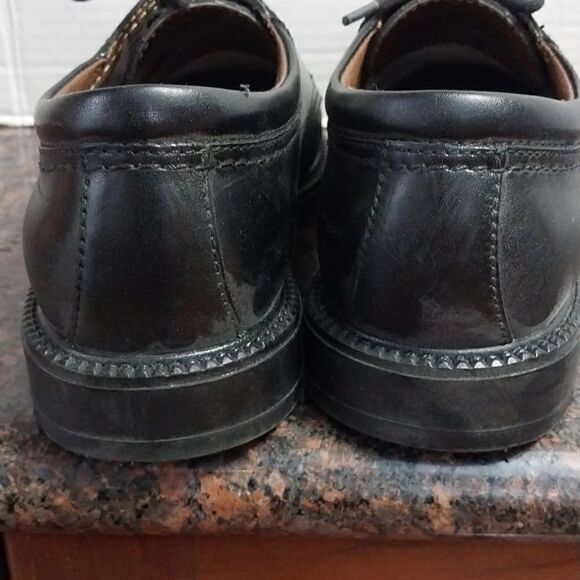 Dockers Wing Tip Shoes...Size 7.5...Worn Once.. - Picture 3 of 5
